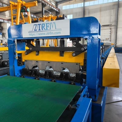 Machines voor het vormen van rollen van metalen dekken