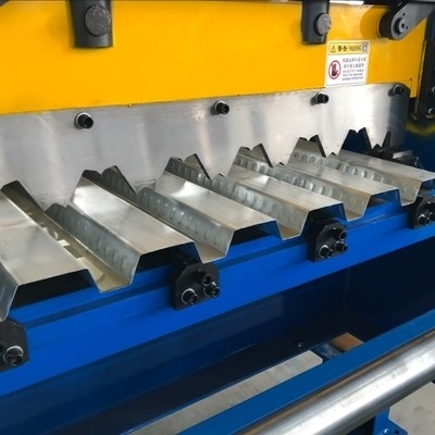 Metalen dakdek rollende vormmachine van type B met een hoge sterkte-gewichtsverhouding