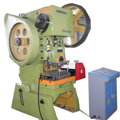 Geavanceerde rollenvormende machine voor rechtopstaande rekken met punch- en snijsystemen