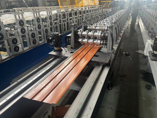 Automatisch besturingssysteem en scheerapparaat Soffit Panel Rolling Forming Machine voor een soepele werking