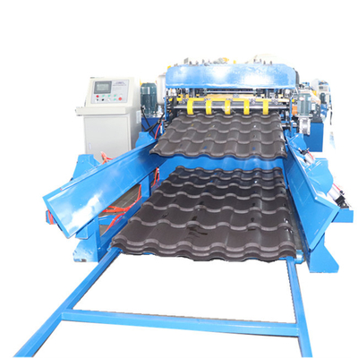 Machines voor het rollen van glazen dakpanelen van tegels