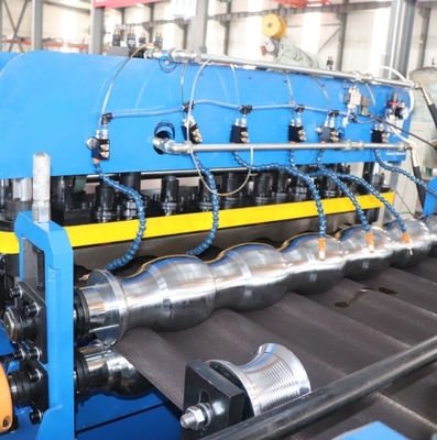 Machines voor het rollen van glazen dakpanelen van tegels