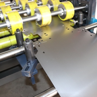 Supermarkt metalen planken rollen vormmachine
